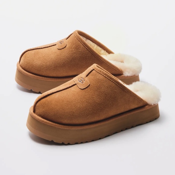 UGG Shoes - NWT UGG Discoquette Genuine Shearling Slide Slipper Chestnut Size Women’s 9